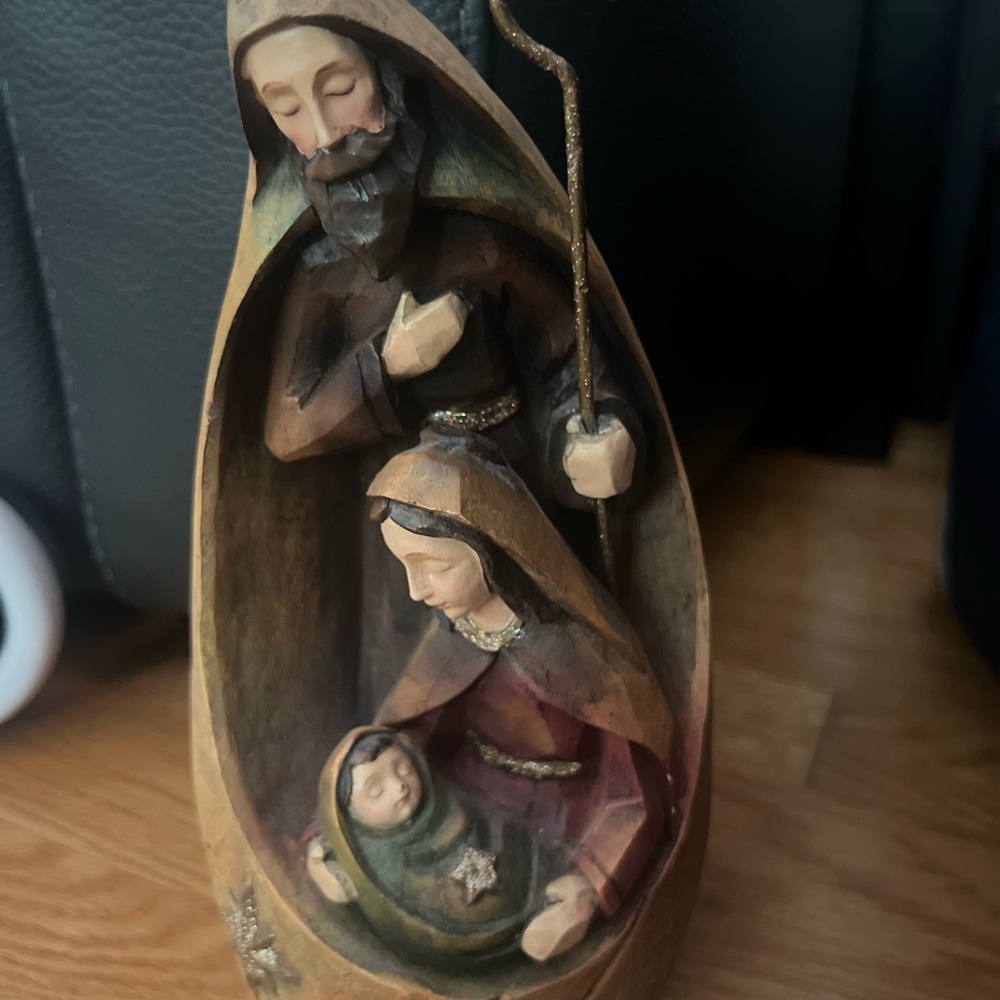 St Nicholas Square “Mary” Figurine Nativity Set Christmas - Picture 2 of 3